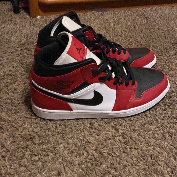 Jordan 1 mid chicago toe - Picture 3 of 4